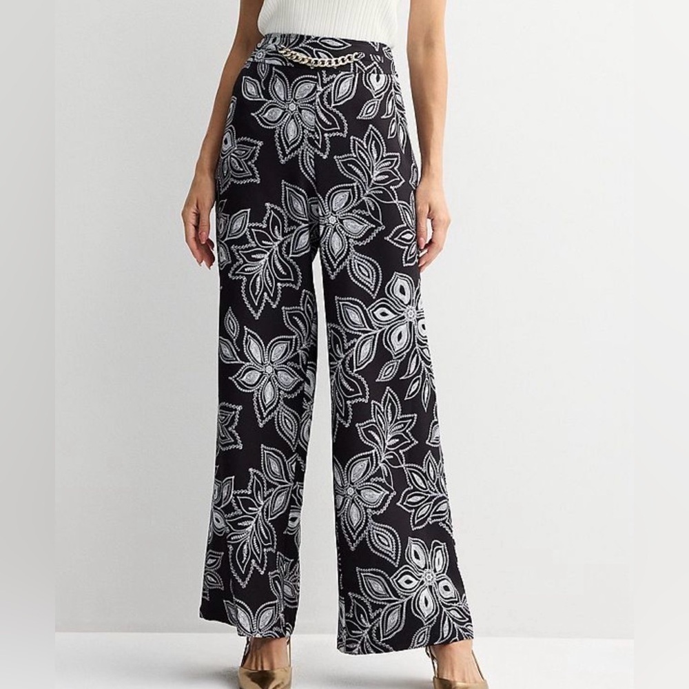 Thalia Sodi- Blk/Wht Floral Wide-Leg Pants w/ gold chain accent on waist. SZ XL